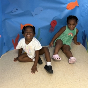 Rosen-Tangelo-Park-Kids-Playing-in-an-Aquarium-Background Rosen-Tangelo-Park-Kids-Playing-in-an-Aquarium-Background